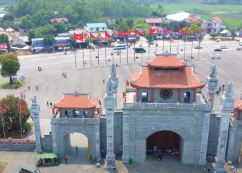 Giỗ Tổ Hùng Vương – Biển người đổ về đền Hùng dâng hương tưởng nhớ các vua Hùng