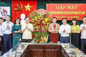 CÂU LẠC BỘ NHÀ BÁO CAO TUỔI TỈNH PHÚ THỌ GẶP MẶT ĐẦU XUÂN, TRIỂN KHAI NHIỆM VỤ NĂM 2020, KẾT NẠP HỘI VIÊN MỚI, MỪNG THỌ HỘI VIÊN CAO TUỔI (TRẦN LIÊN)