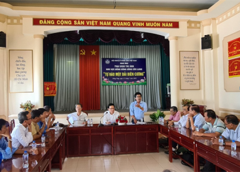 Thủ tướng Nguyễn Xuân Phúc tham quan Triển lãm ảnh “Việt Nam phòng chống dịch Covid-19”