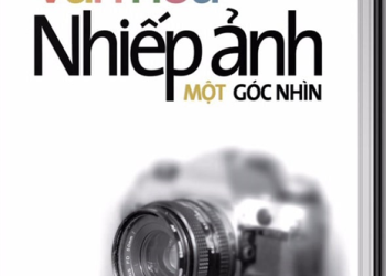 Thủ tướng Nguyễn Xuân Phúc tham quan Triển lãm ảnh “Việt Nam phòng chống dịch Covid-19”