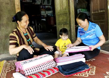 Nét hoa văn trên trang phục truyền thống